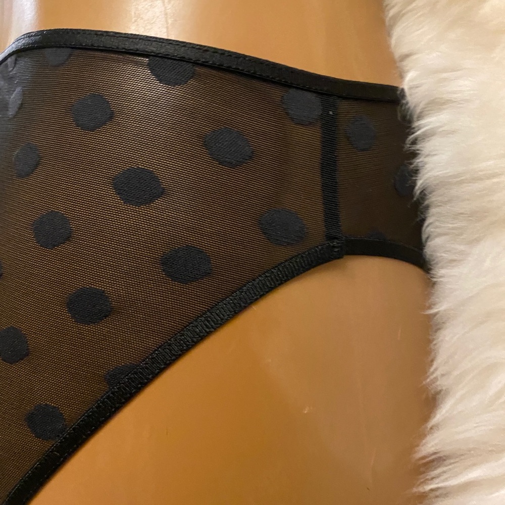 NWT Victoria’s Secret Black high leg cheeky.     M